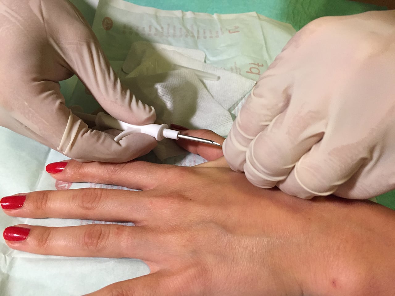 Druhá várka čipování lidí v Česku (16. září 2016, Praha)