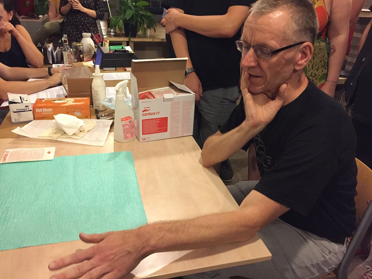 Druhá várka čipování lidí v Česku (16. září 2016, Praha)