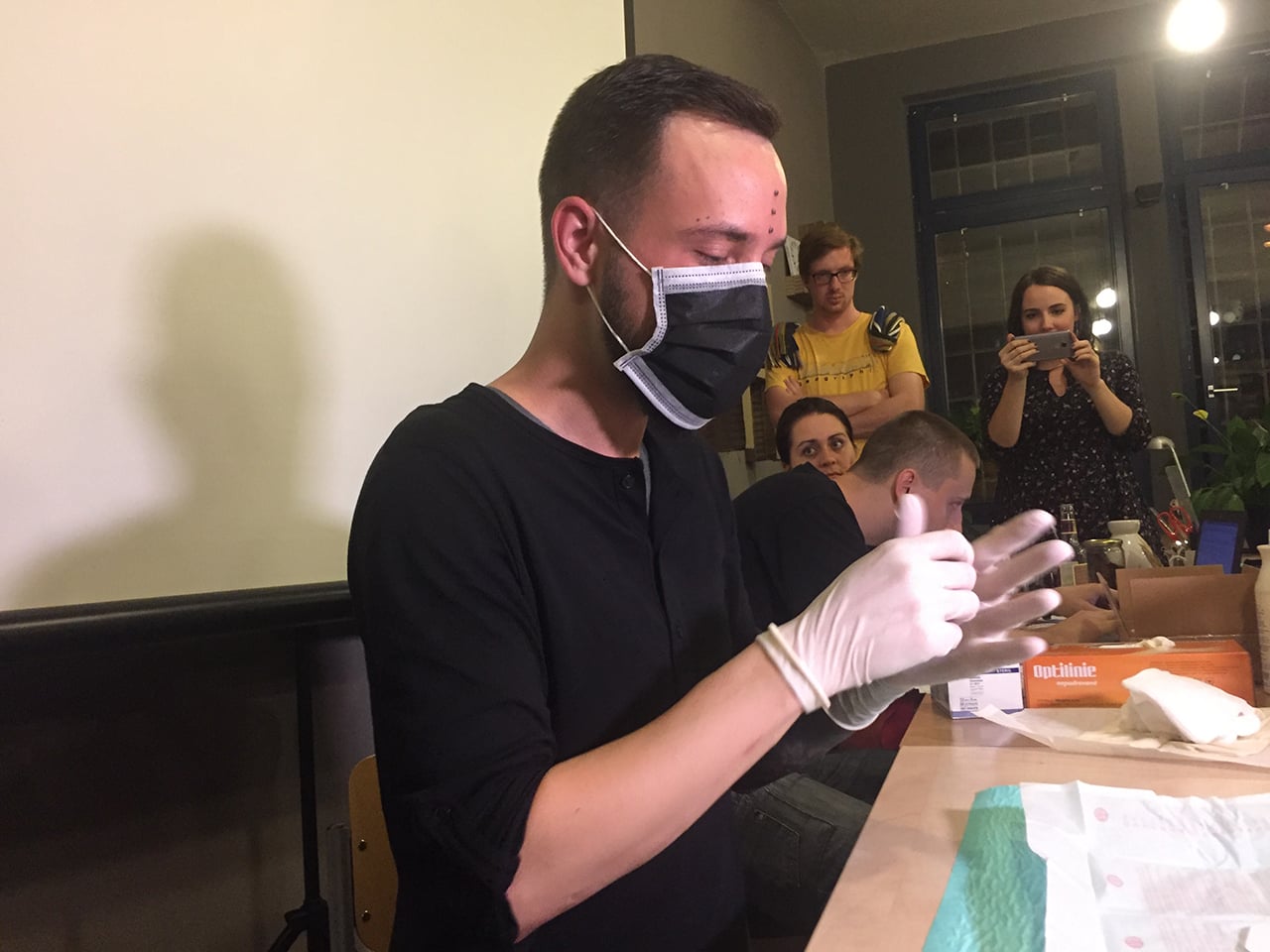 Druhá várka čipování lidí v Česku (16. září 2016, Praha)