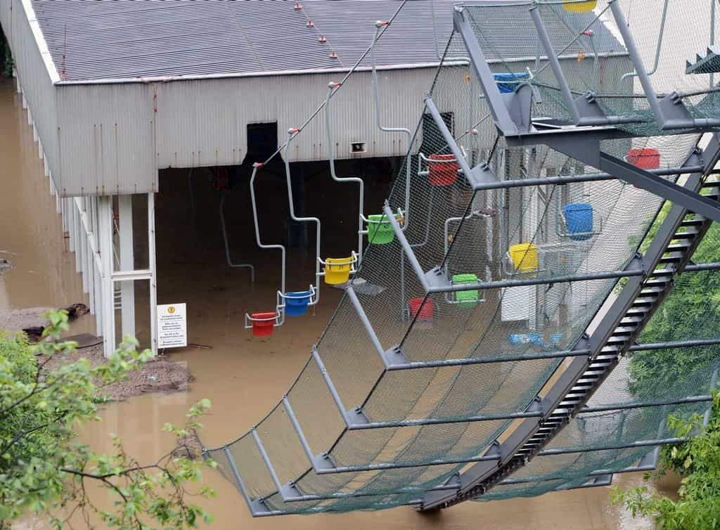 2018-01-povodnc49b-v-c48dechc3a1ch-voda-stc3a1le-stoupc3a1-13.jp