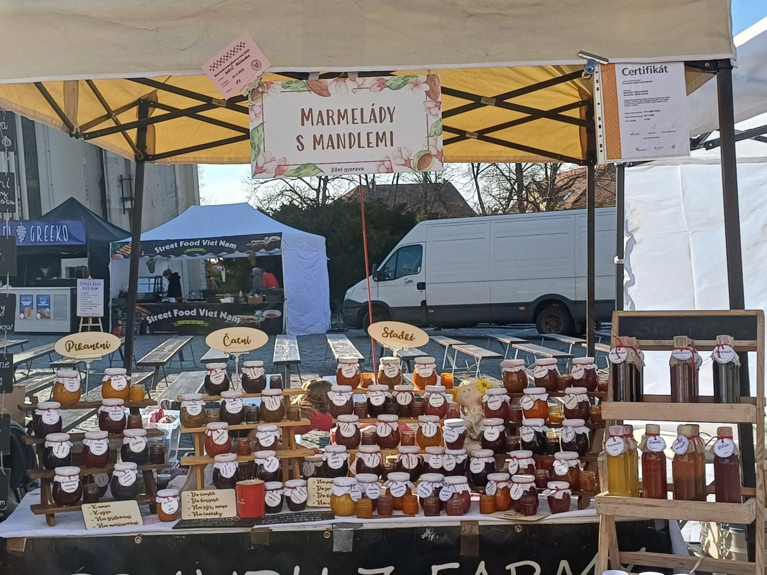 Stánek nejen s marmeládami z Farmy pod kaštany