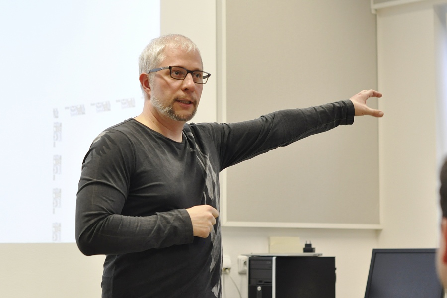 Karel Novotný přednáší