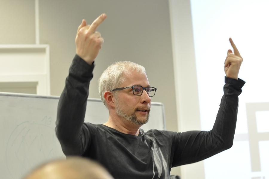 Karel Novotný přednáší