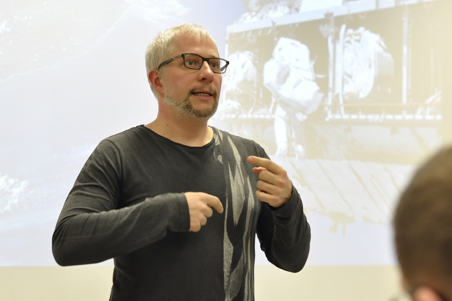 Karel Novotný přednáší