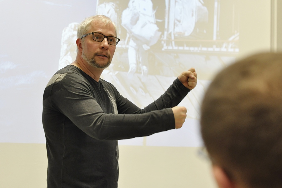 Karel Novotný přednáší