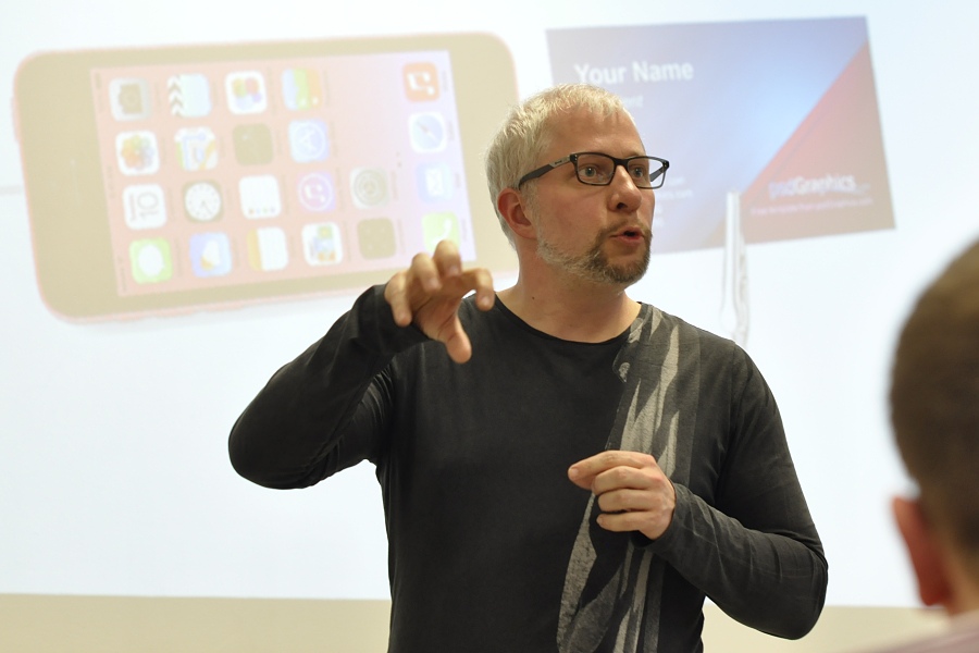 Karel Novotný přednáší