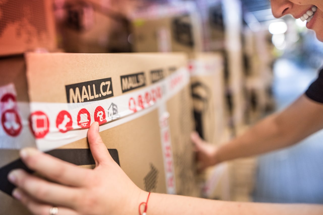 Logistické centrum Mall.cz v Jirnech u Parhy