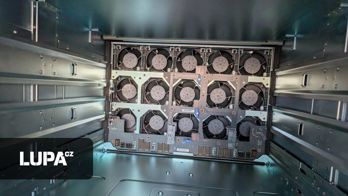Podívejte se na první superčipy Nvidia nové generace v Česku. Je to samý plech a železo
