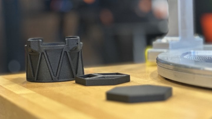 Autor: Iva Brejlová, Internet Info 3D tisk - Prusa Research - Prusament PC Space Grade Black - kalisek