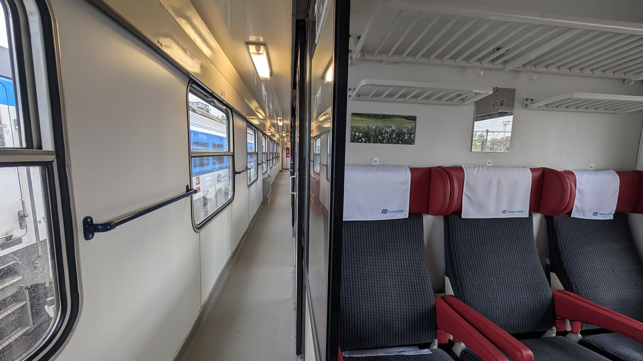 První třída modernizovaného vozu B249.