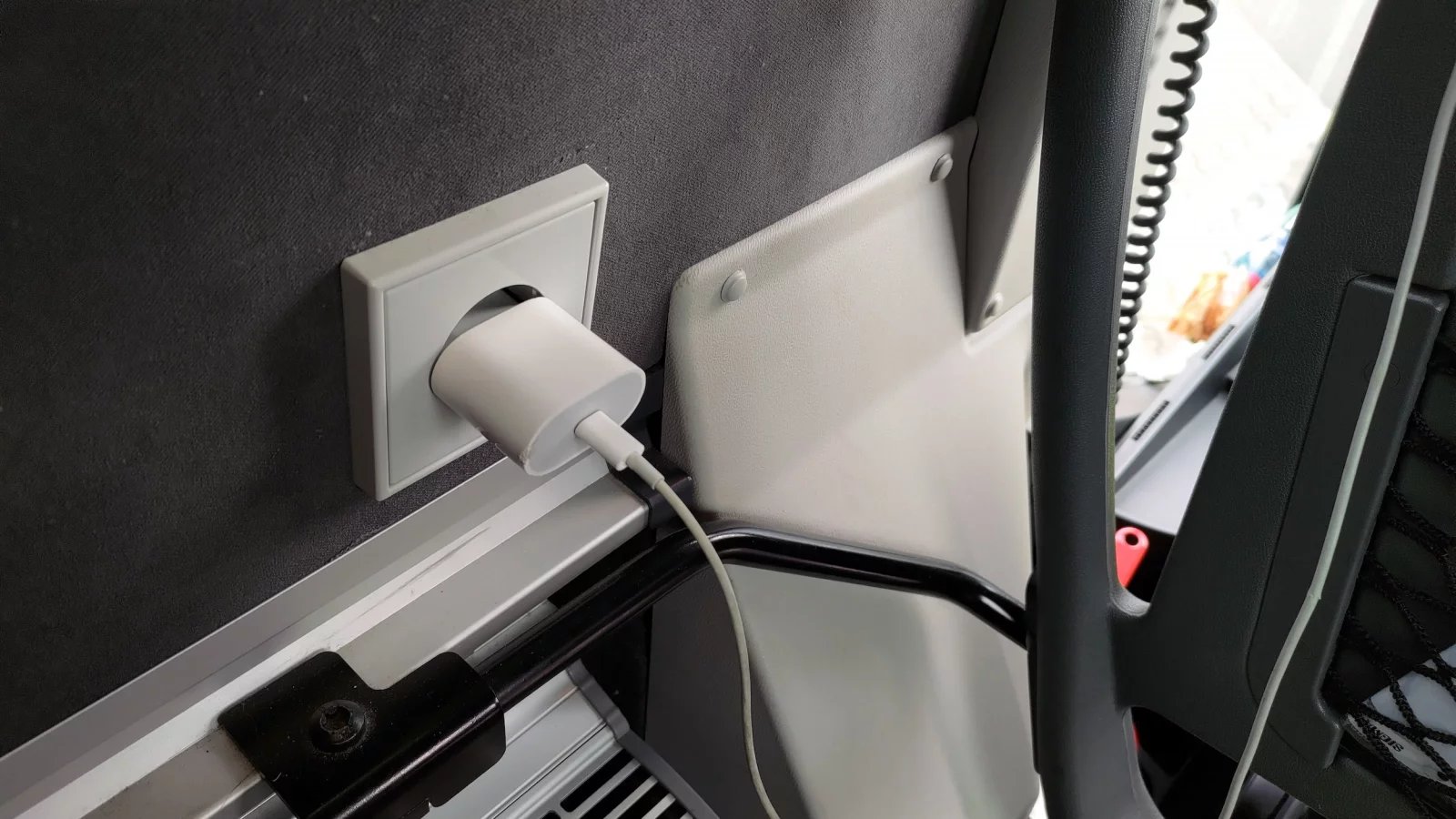 Nová Scania Irizar dopravce 
UMSE s.r.o. jezdícího pro FlixBus. Masarykův okruh v Ostrovačích, školení bezpečné jízdy pro řidiče FlixBusu. (22. 10. 2024)