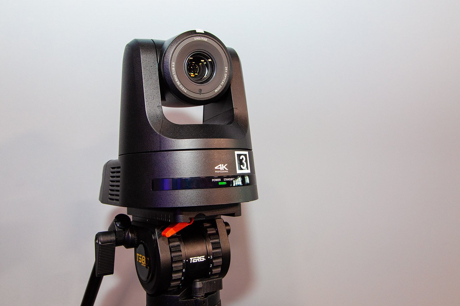 Kamery s Ultra HD rozlišením, které lze ovládat pomocí pár kliků z režie, si umí zapamatovat záběry, a dokonce i přejezdy.