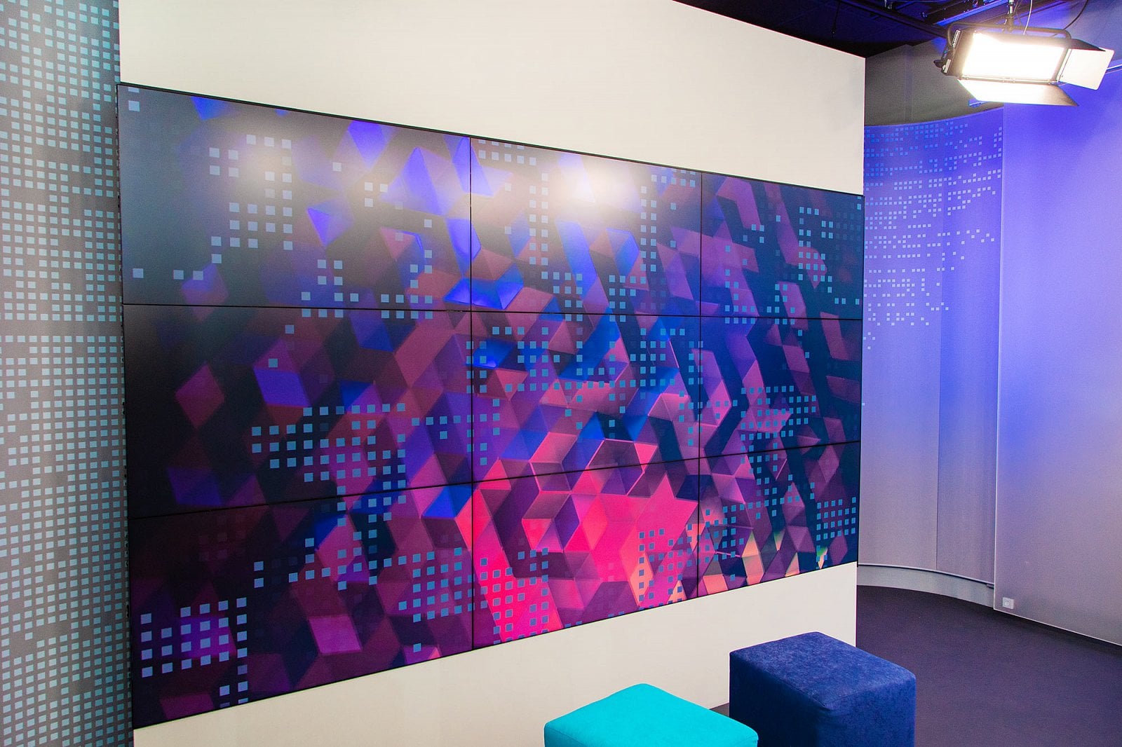 „V rámci TN Live budeme nadále vysílat i oblíbené formáty TN.cz, jakými jsou pořady Napřímo a Nastartujme Česko,“ vysvětluje Kamil Houska, ředitel sekce zpravodajství a publicistiky TV Nova.