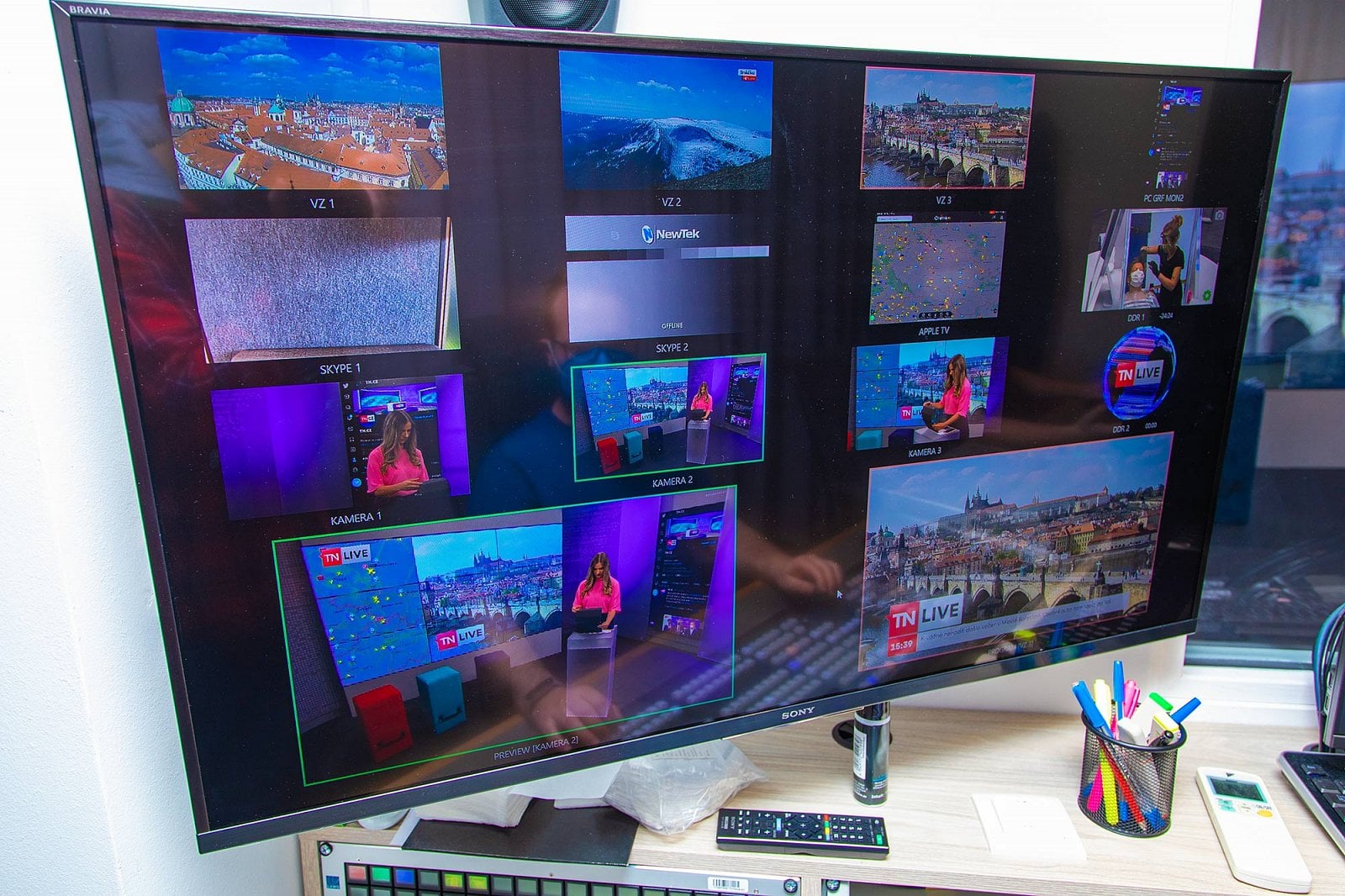 Nova tvrdí, že její studio je technologickým unikátem na českém televizním a internetovém trhu. Je založené na novodobé NDI technologii, která umožňuje vysílat a přijímat jakýkoliv obrazový a zvukový signál v rámci celé sítě.