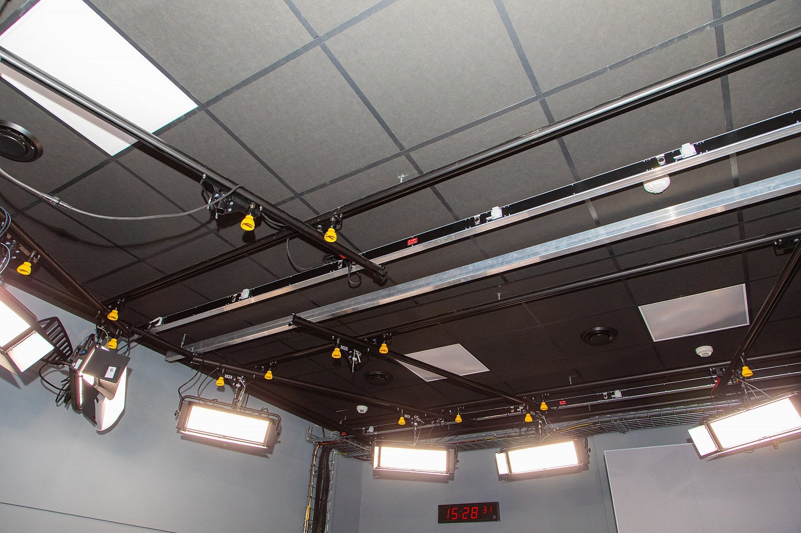 Zpravodajství bude schopno rychleji reagovat v případě nenadálých událostí, kdy nebude muset vysílat do terénu celý štáb nebo přenosový vůz. Vše zajistí pomocí „jednoho kliknutí“.