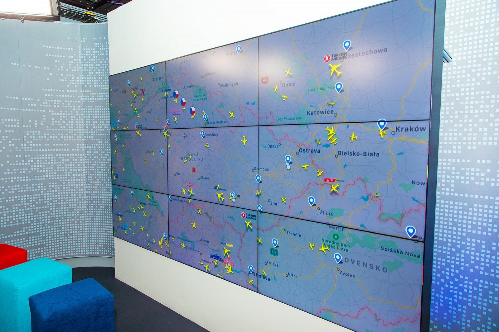 Studio je založené na novodobé NDI technologii, která umožňuje vysílat a přijímat jakýkoliv obrazový a zvukový signál v rámci celé sítě.