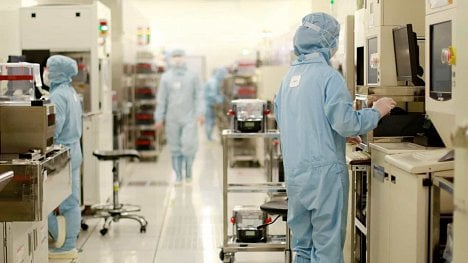 Čínská čipová technologie sílí. Výrobní proces SMIC má zřejmě lepší hustotu obvodů než 1,8nm čipy Intelu
