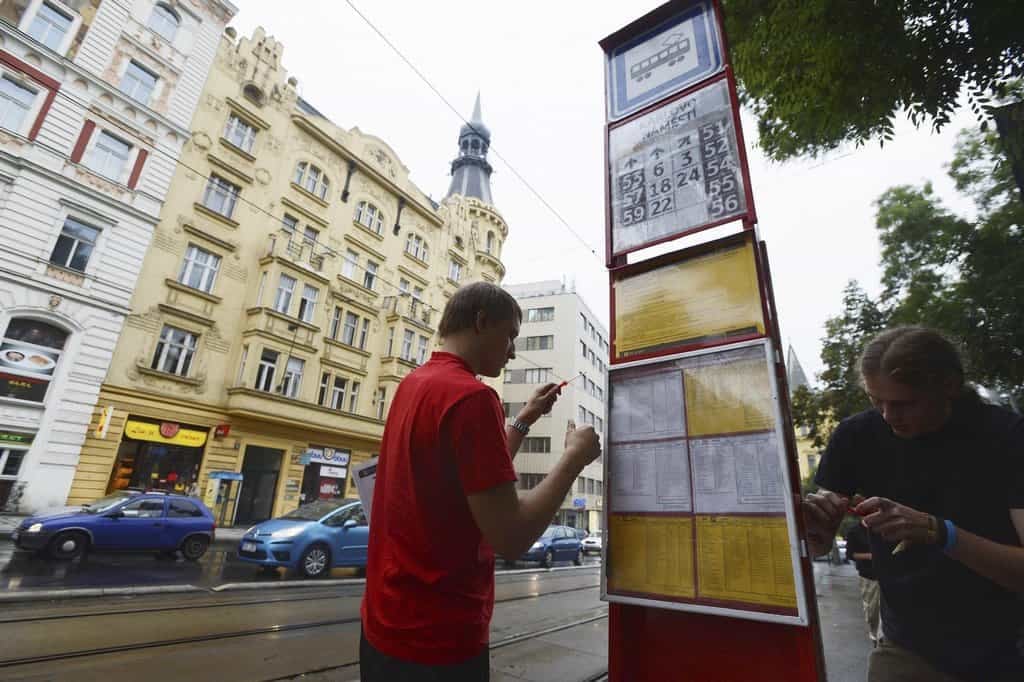 2014-12-cestujc3adcc3ad-se-pokouc5a1ejc3ad-orientovat-v-novc3bdc