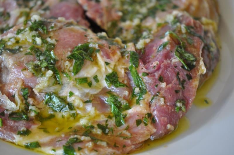 Písecká prodejna masa Terno, Strakonice - Vepřová krkovice bez kosti s medvědím česnekem: Ve výrobku byla zjištěna patogenní bakterie rodu Salmonella spp. Tato bakterie zůsobuje onemocnění zvané salmonelóza (země původu ČR)