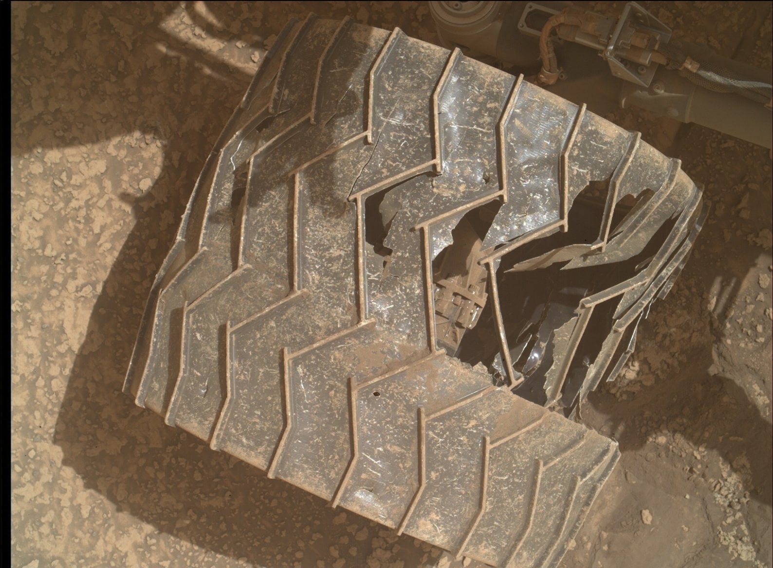 Poškození kol roveru Curiosity