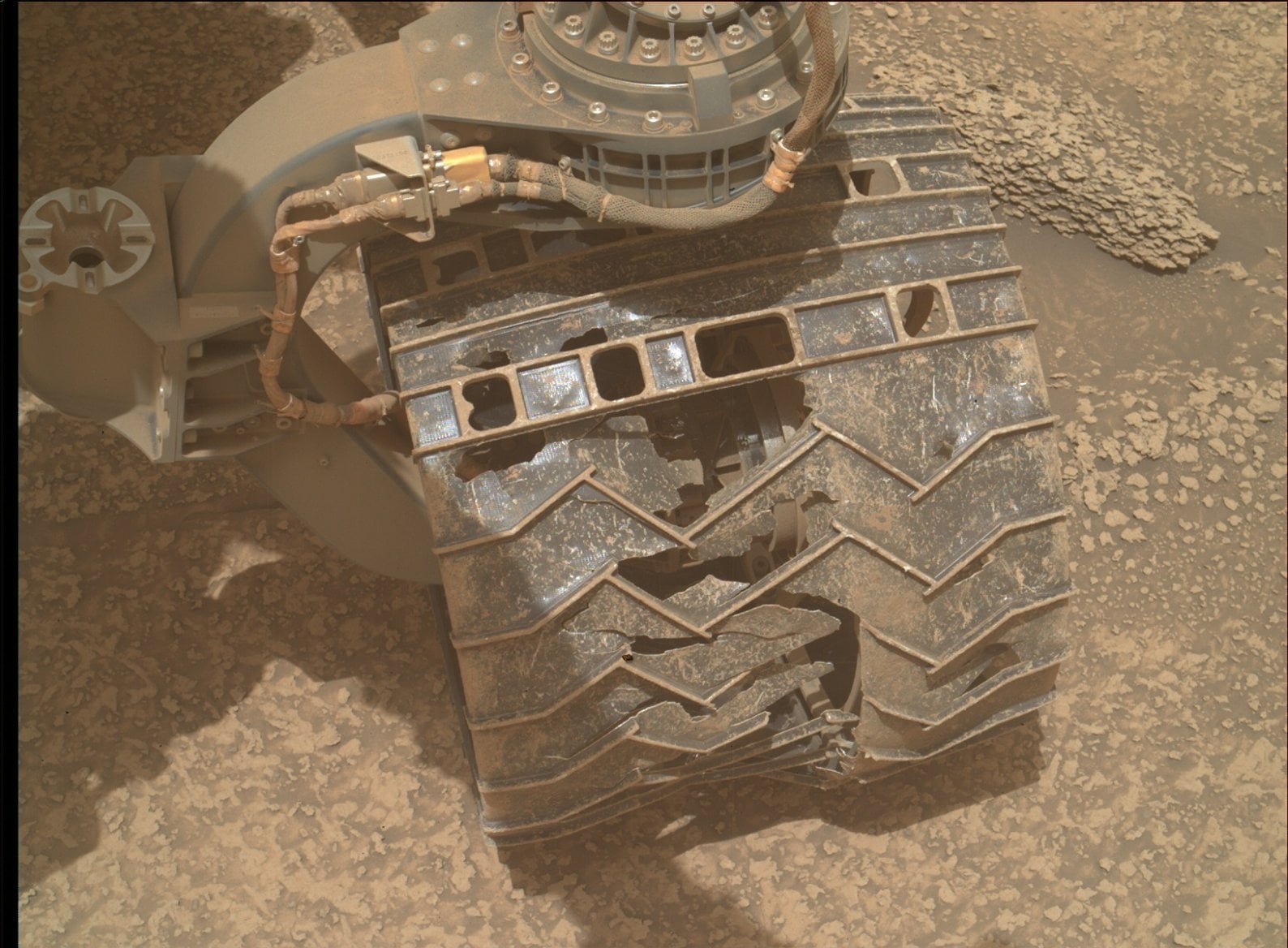 Poškození kol roveru Curiosity