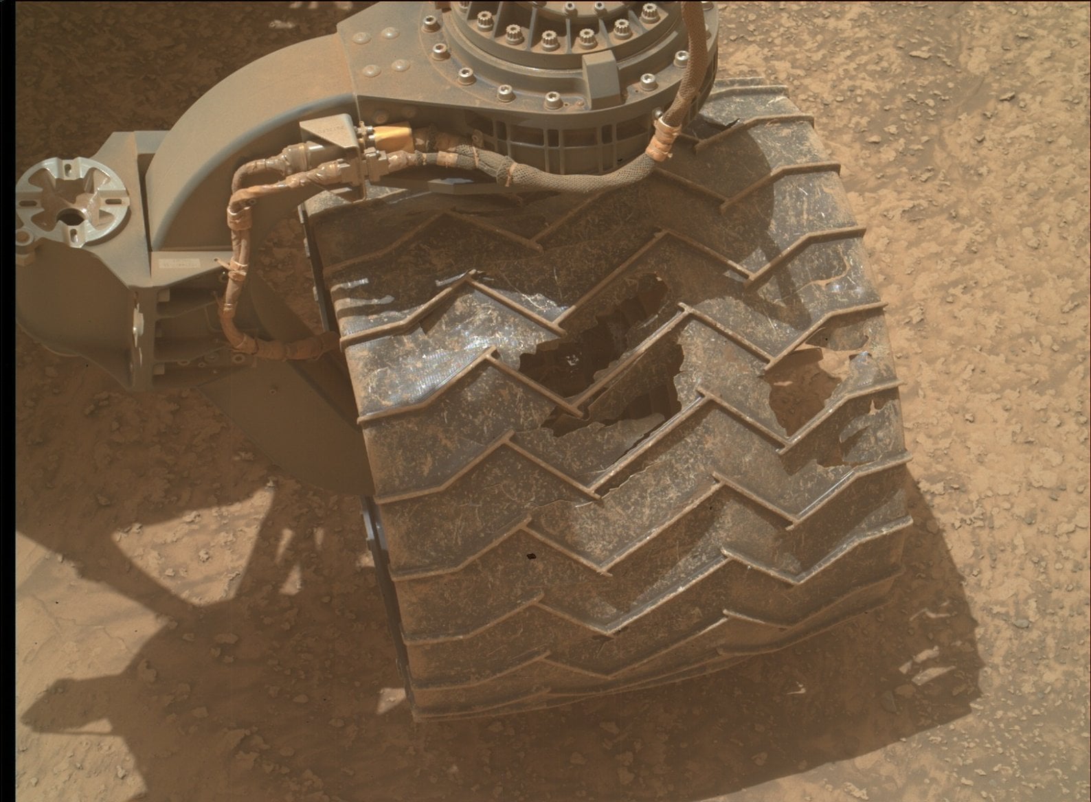 Poškození kol roveru Curiosity