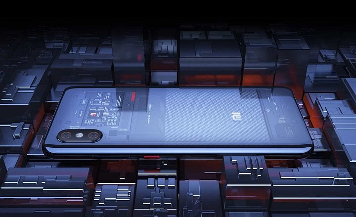 Xiaomi Mi 8 Explorer Edition láká na průhledné okno na zádech