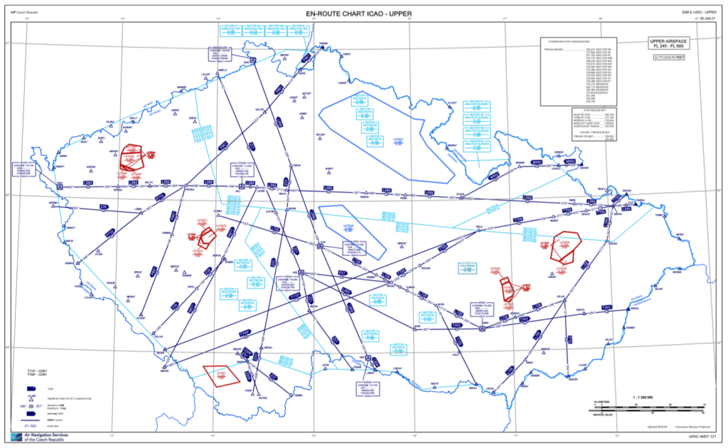 Takto vypadaly letové trasy v rámci českého vzdušného prostoru před 25. únorem 2021