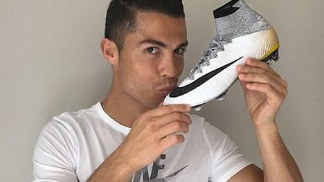 Náhledový obrázek - Ronaldo na sociálních sítích drtí Messiho. Nike loni vydělal 12,7 miliardy