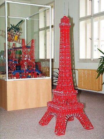 Muzeum stavebnice Merkur – Police nad Metují - Eiffelová věž ze stavebnice