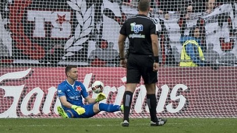 Náhledový obrázek - Fotbal může přijít o sponzory. Ozvaly se Fortuna a Gambrinus