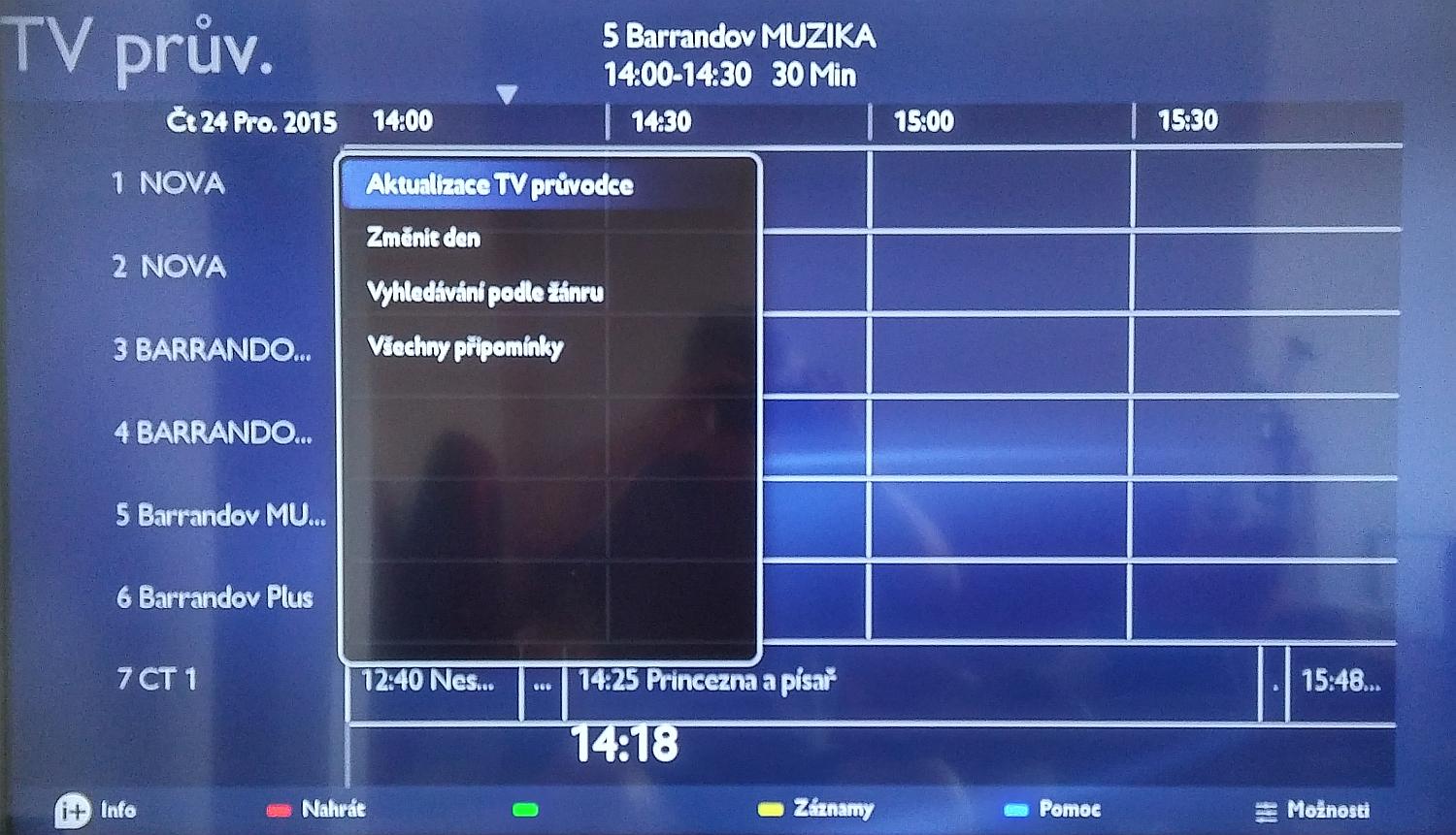 Kontextové menu Options (Možnosti) s aktualizací programové nabídky na všech naladěných multiplexech najednou (volba „Aktualizace TV průvodce“). Jak vidíte z fotografií, obrazovka se také hodně leskne…
