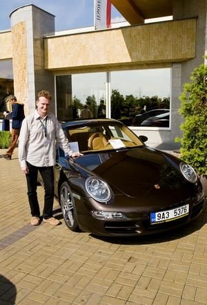 Šťastný výherce víkendu se sportovním vozem Porsche