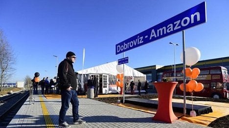 Náhledový obrázek - Vlakem rovnou do práce. Amazon otevřel v Dobrovízi železniční zastávku