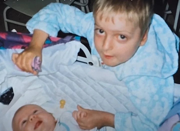 Tehdy šestiletý Lukáš s bratrem, jehož pupečníková krev mu zachránila život