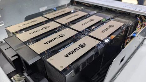 Alza začala prodávat počítače za 17 milionů. Jsou určeny pro provoz umělé inteligence