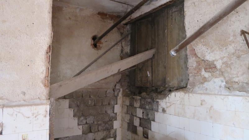 Robert Heidenreich, R.H. BAR, Žihle. Uzavřena pouze část provozovny - sklepní prostory. Zjištěné skutečnosti: Výrazně zanedbaný úklid, nečistoty na stěnách, na podlaze, na regálech či zařízeních, poškození stěn a stropu, riziko kontaminace potravin z důvodu nevyhovujících prostor, velikost či uspořádání prostor pro skladování potravin neumožňuje správnou hygienickou praxi