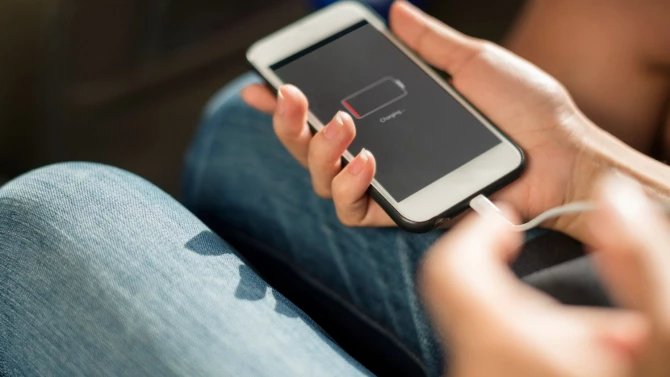 Nabíjení mobilního telefonu