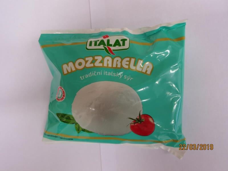 Falšované potraviny - Mozzarella. Hmotnost pevného podílu - sýru byla nižší, než bylo uvedeno na obale.