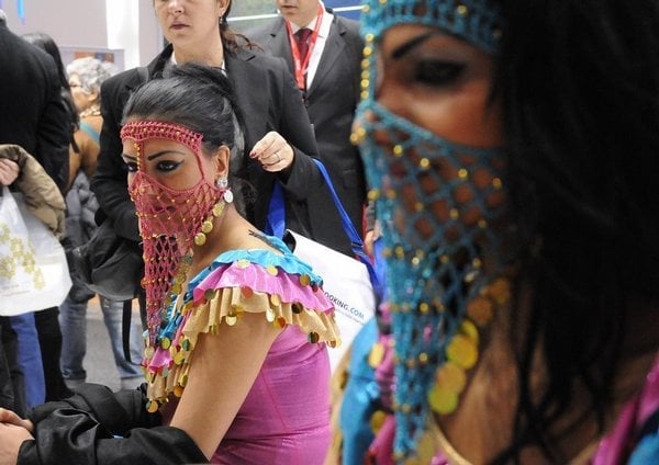 2010-12-c5beivc49b-z-berlc3adna-malajskc3a1-miss-c48deskc3a9-piv