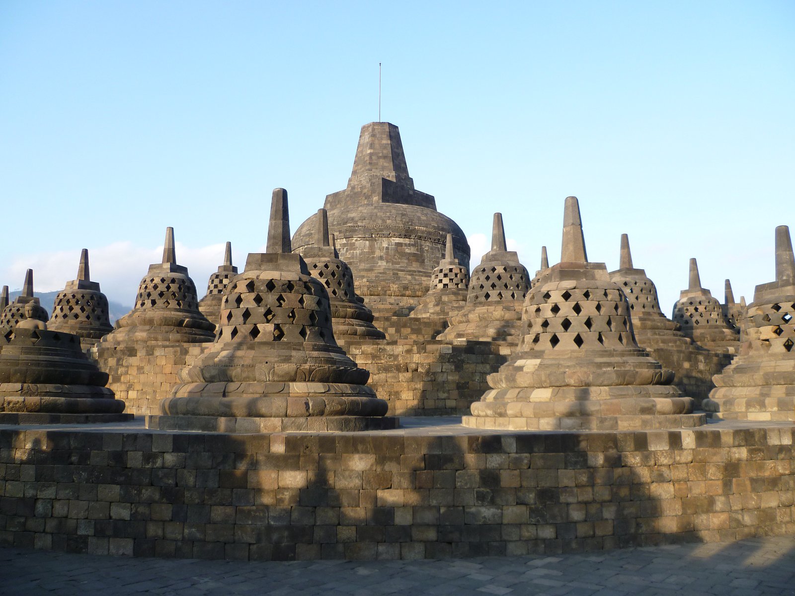 Cyklus Po stopách historie na dokumentárním kanálu Prima Zoom