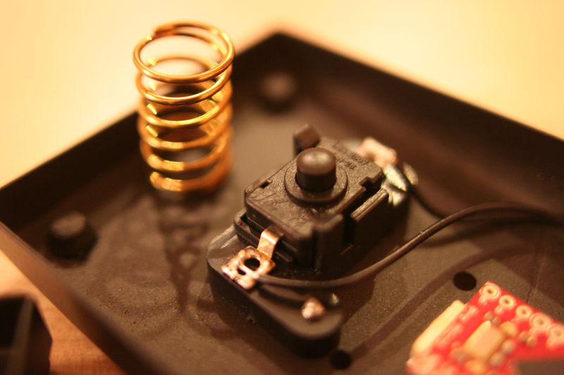 Tlačítku lze nastavit libovolnou funkci. Petr Hodač měl nastavené mačkání Esc.