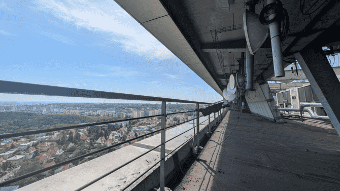 https://i.iinfo.cz/images/5G vysílač O2 a CETIN v Shiran Tower