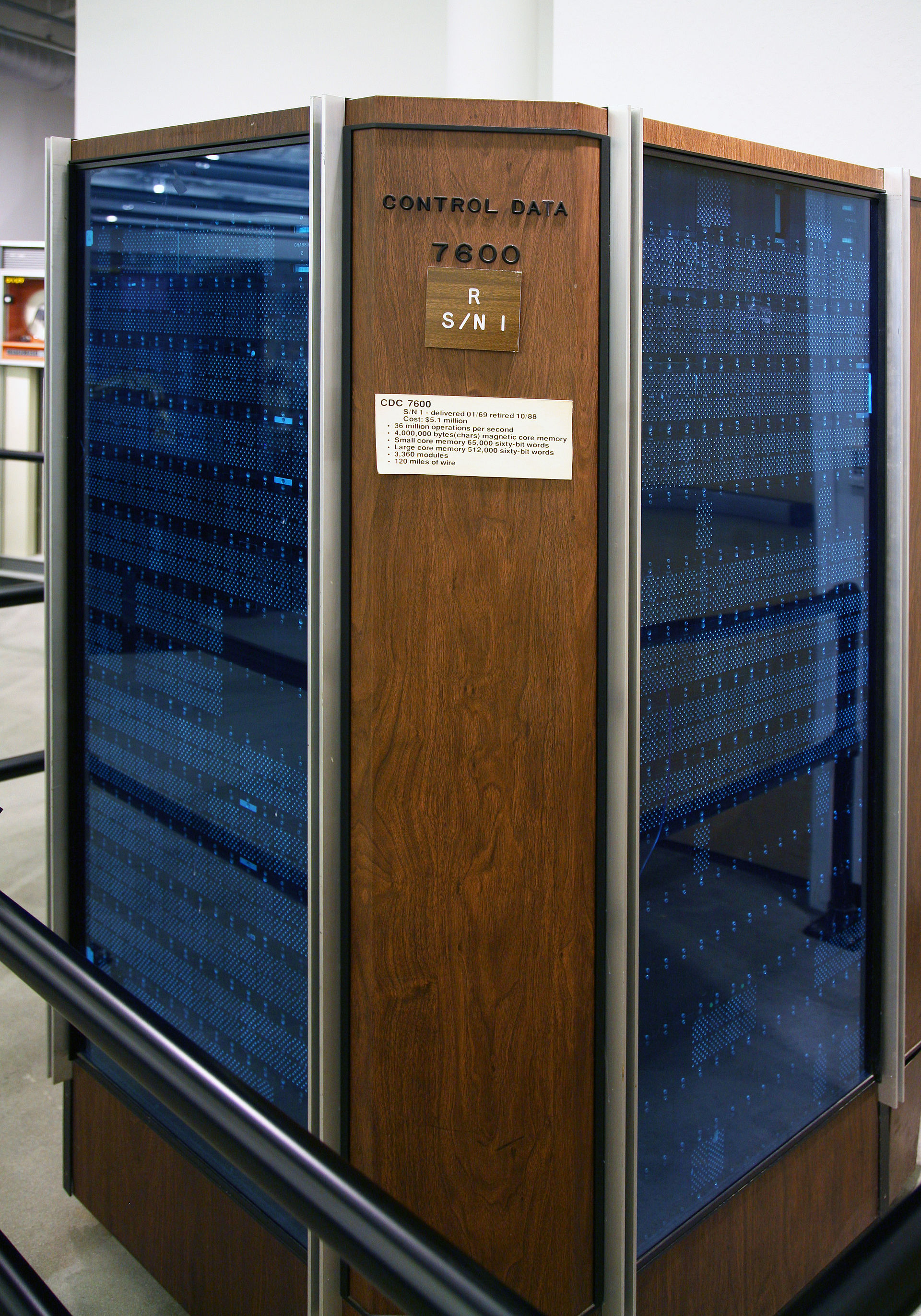 CDC 7600 – počítač s výrobním číslem 1 umístěný v muzeu.