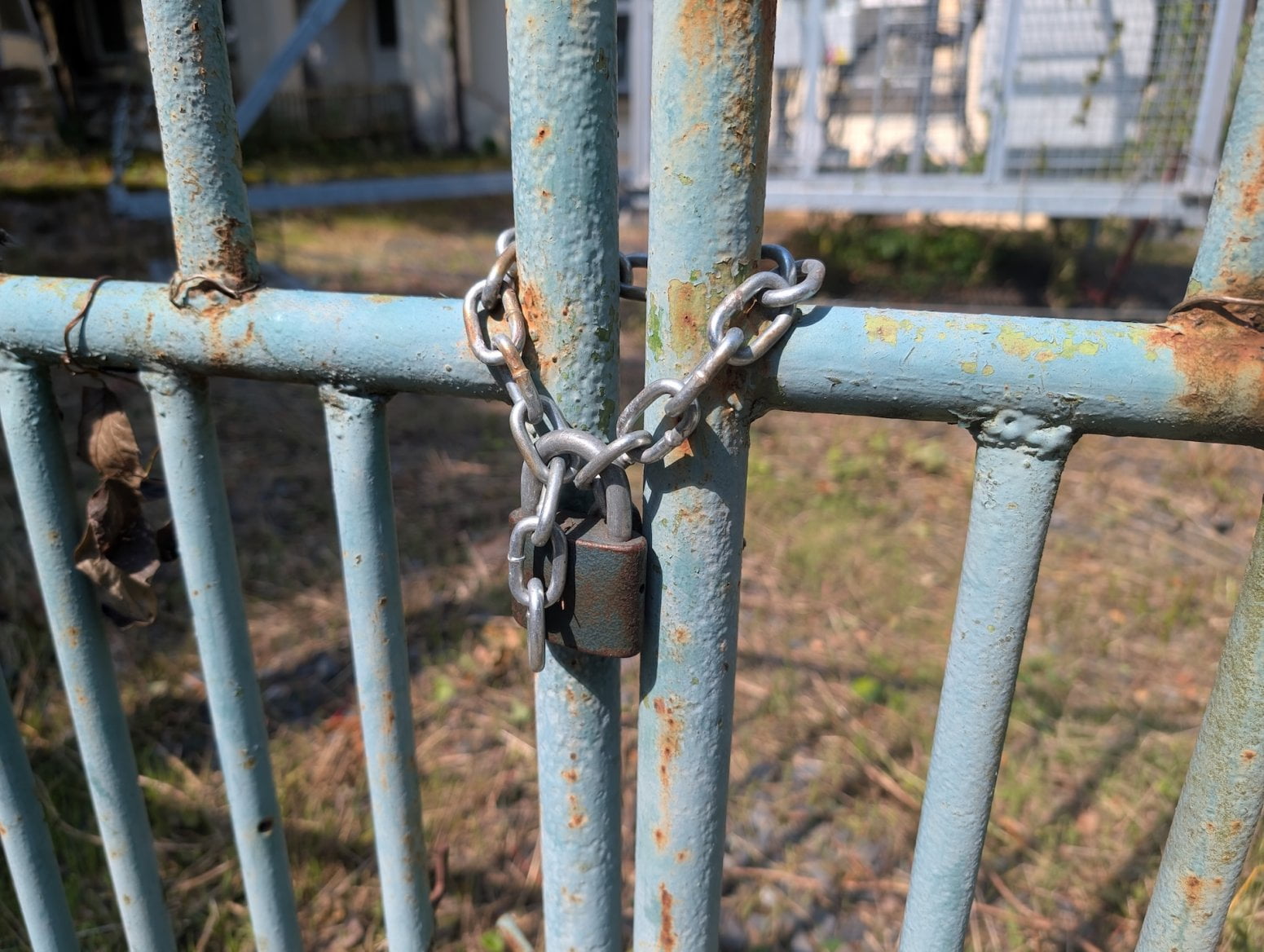 Dočasný mobilní 5G vysílač T-Mobilu v obci Lázně Toušeň