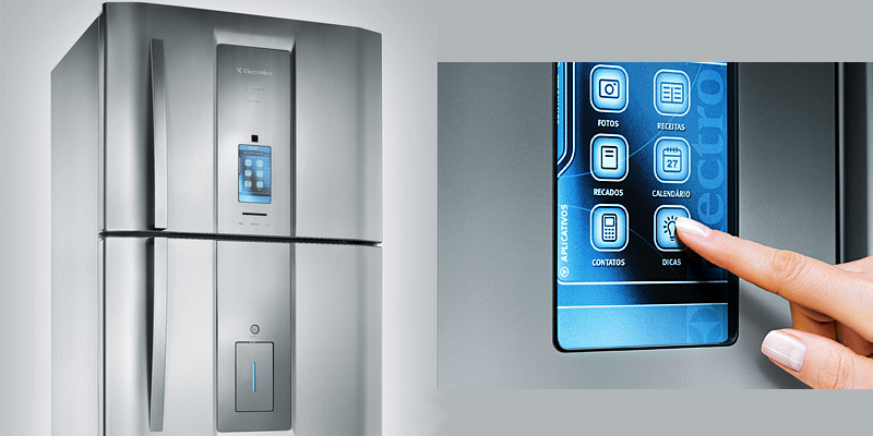 K čemu je dobrý Linux v lednici? Na integrovaném displeji vám může ukazovat kontakty, kalendáře nebo díky němu můžete nechávat zbytku rodiny užitečné vzkazy. Samozřejmě je možné přes displej rovnou nakoupit potraviny, které vám právě došly.