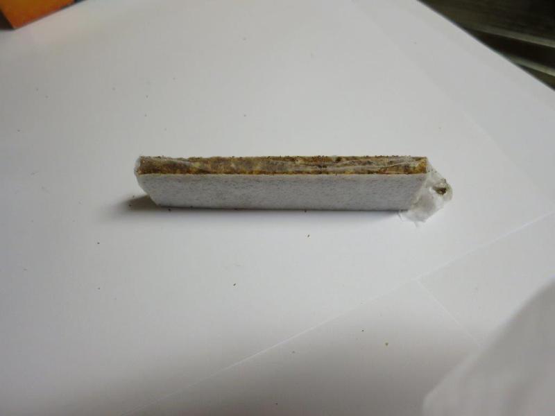 Müsli tyčinky v jogurtu a tyčka brusinka. Kategorie: Nebezpečné potraviny. Nevyhovující parametr: škůdci. Jednotlivá balení výrobku byla uložena v krabicích, v nichž se vyskytovali živí škůdci (larvy) a na povrchu balení pavučinky. Výskyt škůdců (mrtvých i živých jedinců zavíječe moučného) byl i na provozovně. Z tohoto důvodu nejsou uvedeny informace o výrobci. Místo kontroly: Palla, s.r.o., Brno