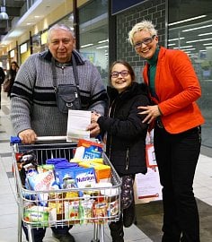 „V čelákovické provozovně bylo v rámci sbírky nashromážděno 707 kg potravinové pomoci,“ říká Markéta Novotná