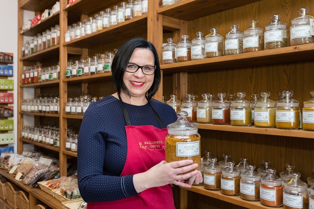 Michaela Schneedorferová v obchodě Království chuti