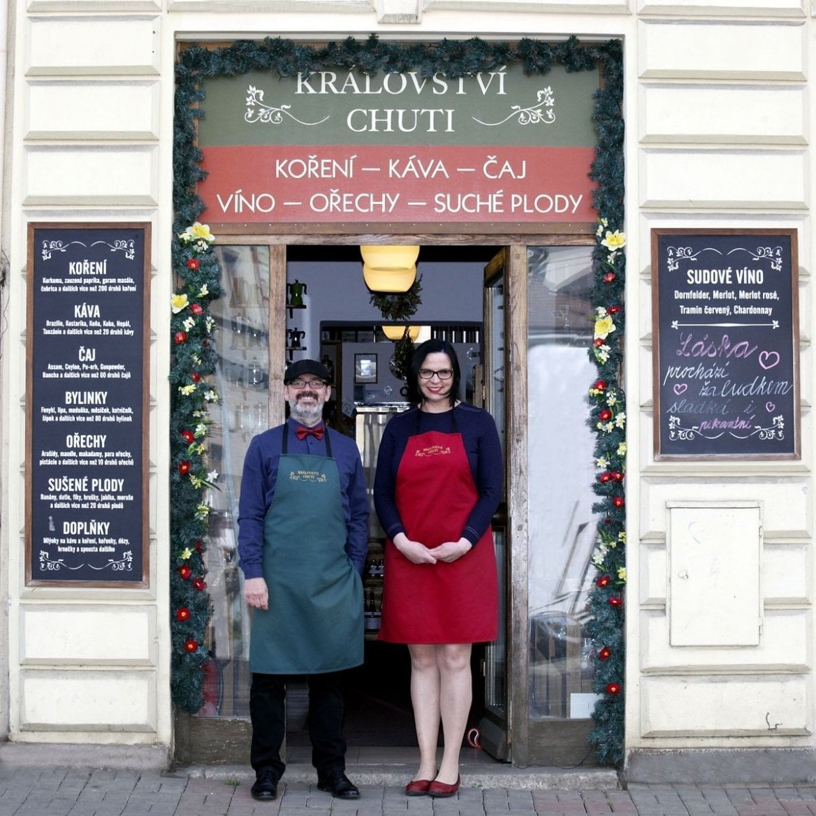 Jan a Michaela Schneedorferovi z Království chuti před jejich obchodech